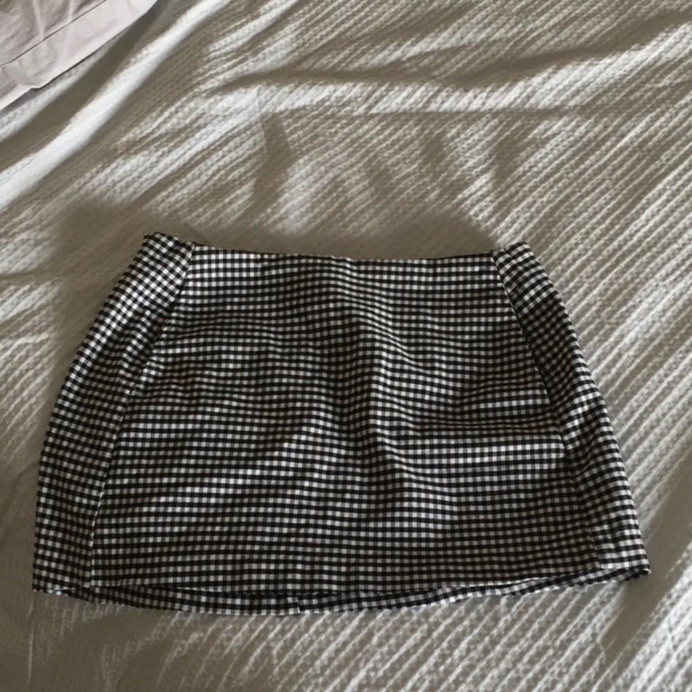 Black and white Urban Outfit mini skirt